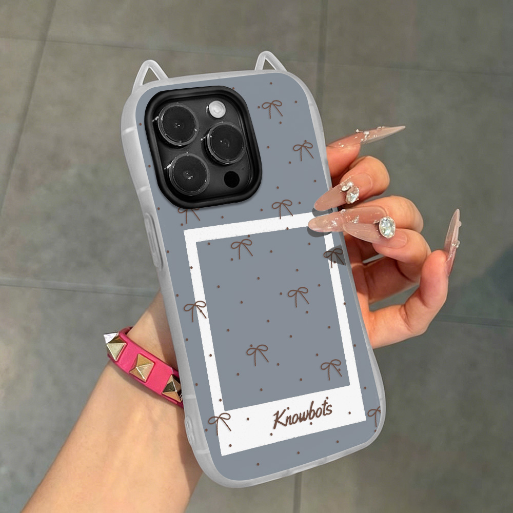 Phone Cases Brown - ブラウンのリボンが付いた3D猫耳デザインのiPhone用ケース。iPhone 18 Pro Max、17 Pro Max、16、15