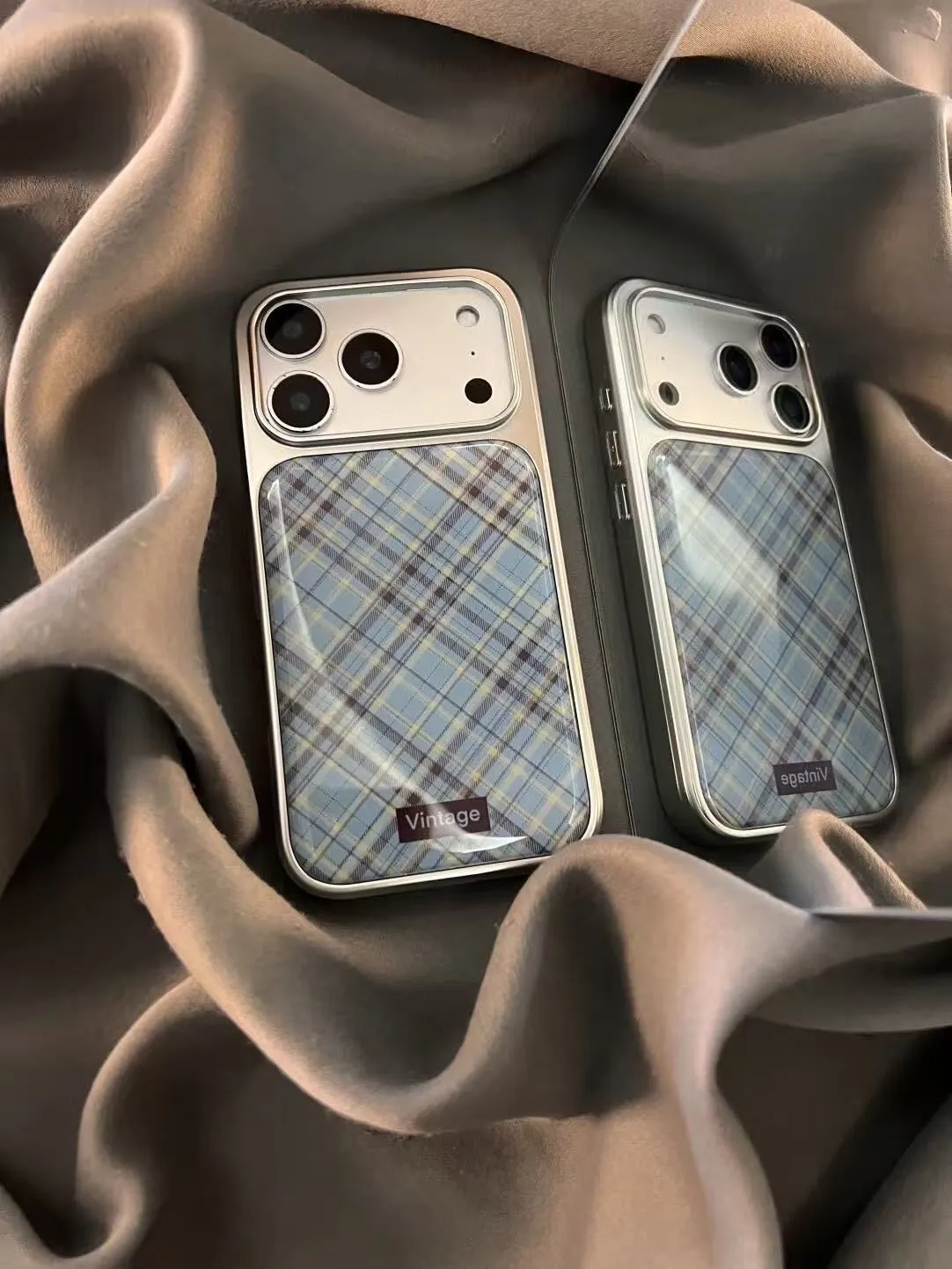 Phone Cases Brown - 日本のレトロな青と茶色のチェック柄ファッション携帯電話ケース iPhone 17 16 15 14